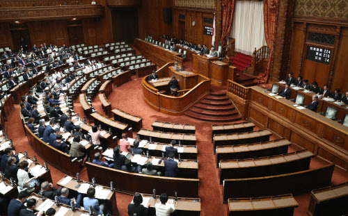 パワハラ対策法案が可決、成立した参院本会議(29日)