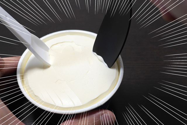 スプーンを当てた部分から、じんわり溶けだした!