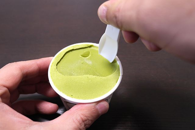 とはいえ、プラスチックのスプーンでも