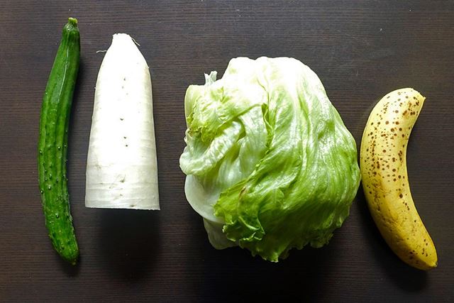 さっそく、野菜を用意してみました(バナナは果物ですが、傷みっぷりがわかりやすそうだったので……)