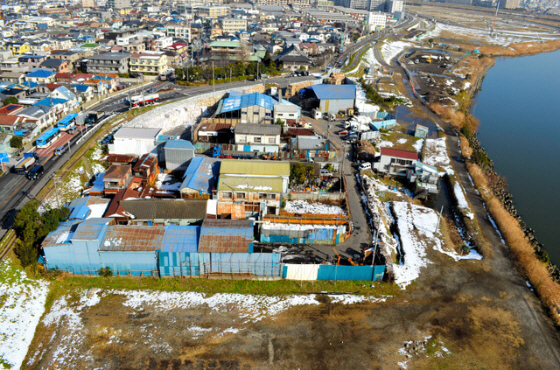その後も、多摩川河川敷集落は、密航朝鮮人による不法占拠と脱税の犯罪集落だった。