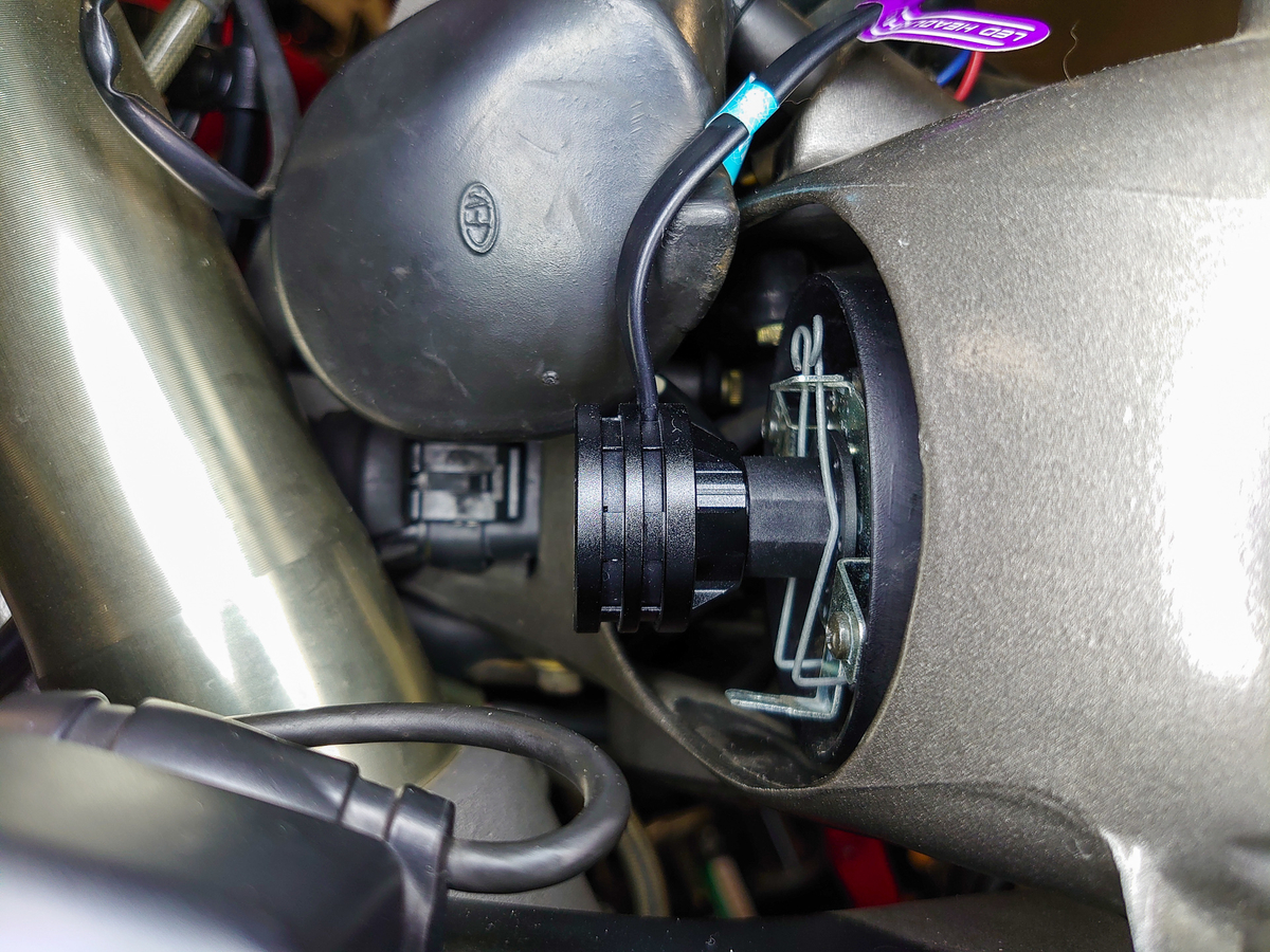 DUCATI 916 / 996 / 998 / 748 のヘッドライトをLED化する方法 - なげ 