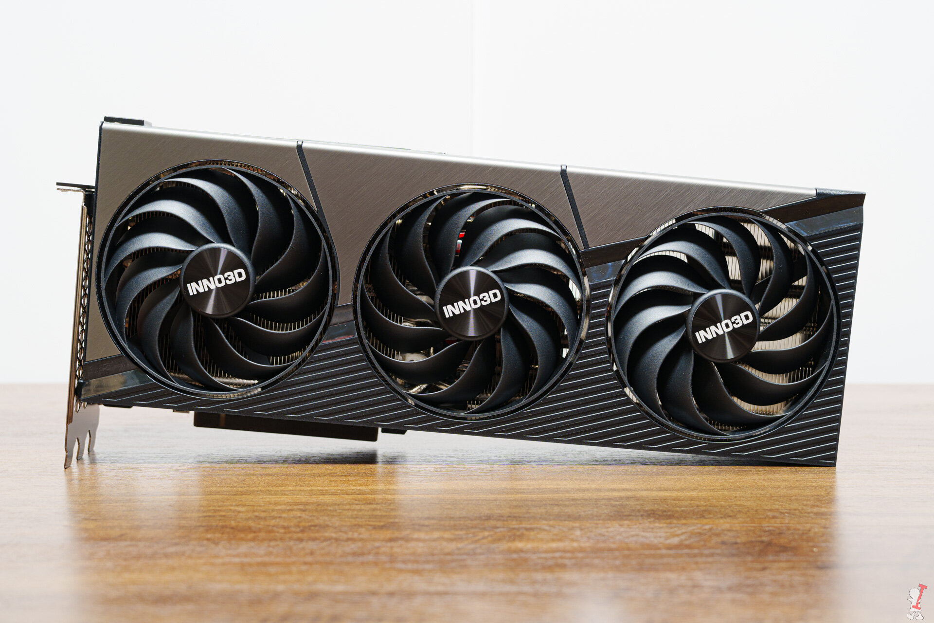 その船は大船か泥舟か ～INNO3D GeForce RTX 5090 X3 OC - なげざっき