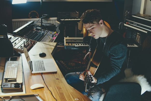 最新 洋楽版 弾き語りおすすめ曲7選 男性アーティスト編 音活 On Katsu