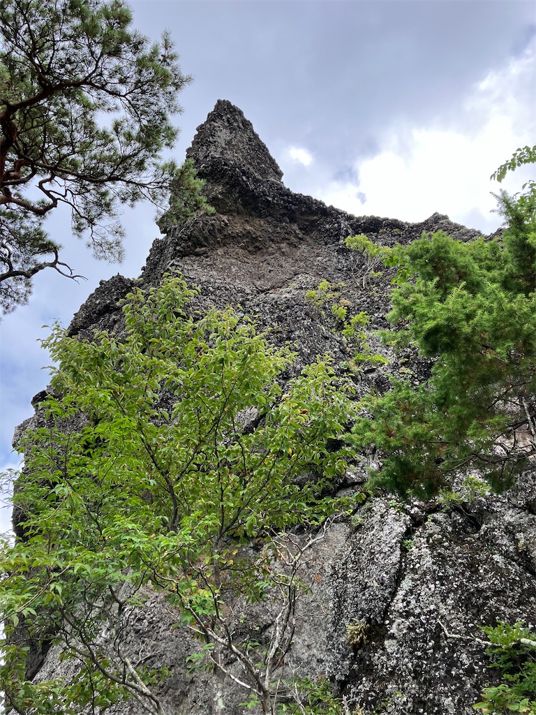 仏岩〜聳り立つ奇岩を目指す - ピアノはうたう