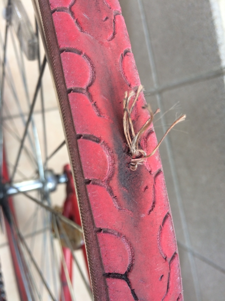 空気を入れすぎて、自転車がパンク