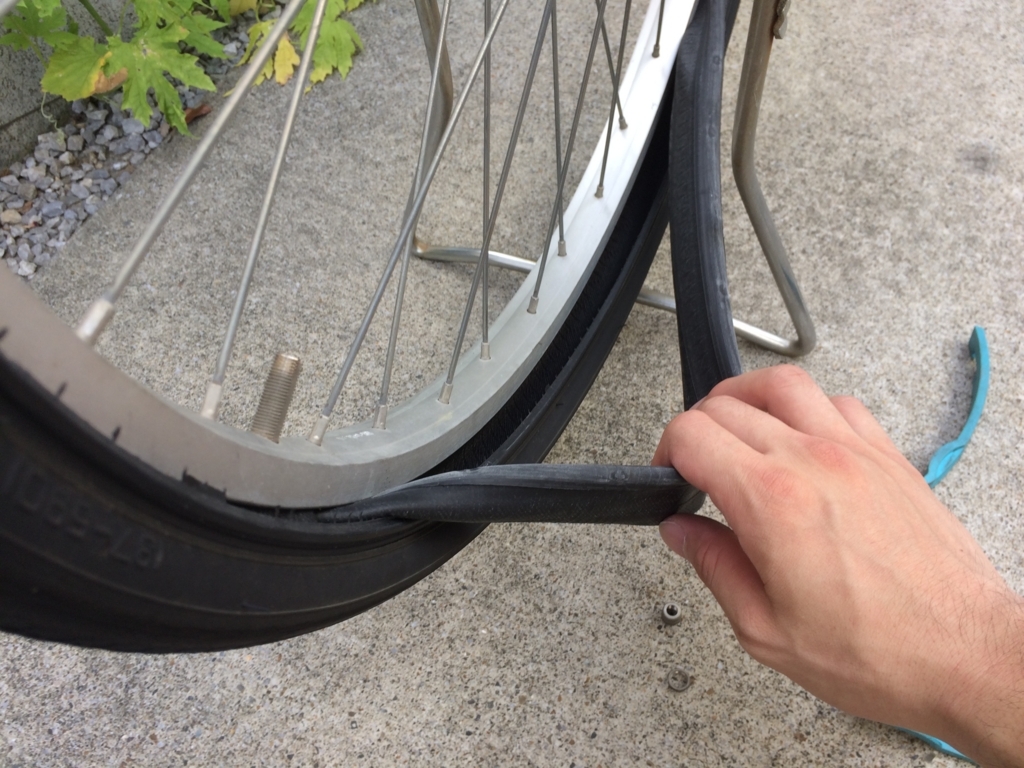【調査】自転車がパンク!?原因は虫ゴムの劣化(外し方・交換方法) 自転車のアレコレ 【調査】自転車がパンク!?原因は虫ゴムの劣化(外し方・交換方法) 自転車のアレコレ