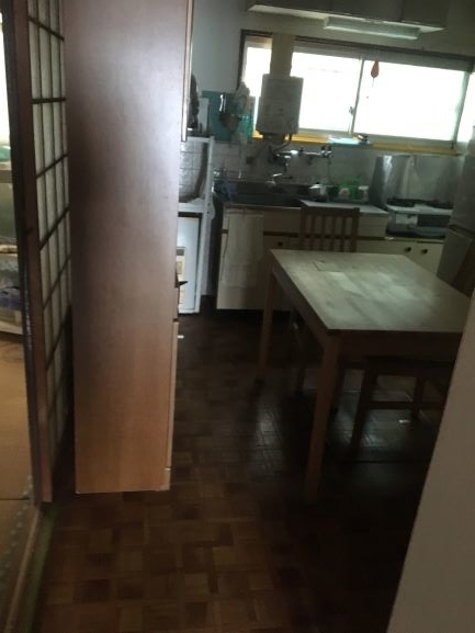 相続された負動産の台所