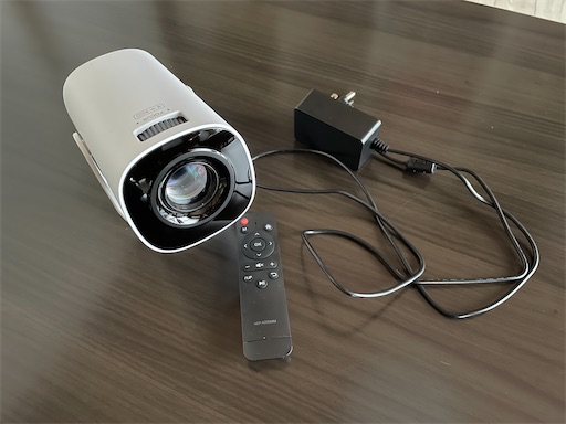 ニトリのプロジェクターは6畳でも使える？狭い部屋で投影距離を検証