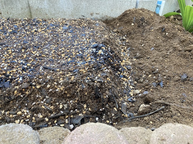 丸オクラ「エメラルド」植え付け 畝をつくる