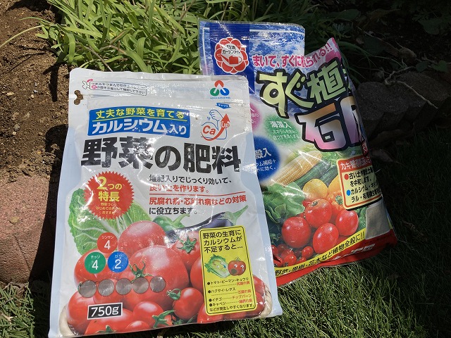 グルメピーマン「若穫りライムホルン」　土づくり　肥料を混ぜる　５月３日