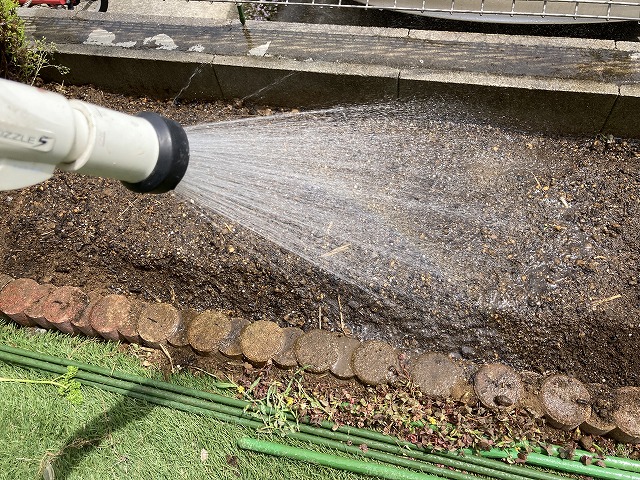 マルチを張る　４月29日