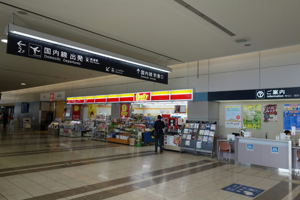 仙台国際空港ターミナルビル1階の商業施設（お店・インフォメーションカウンター）