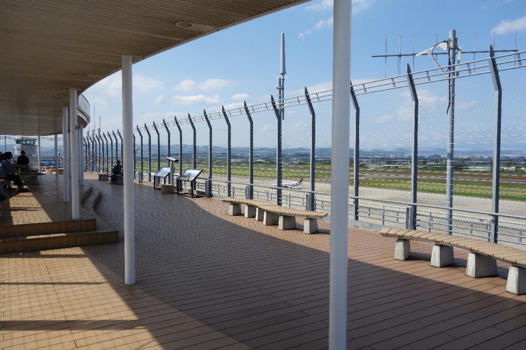 仙台国際空港の屋上展望デッキ