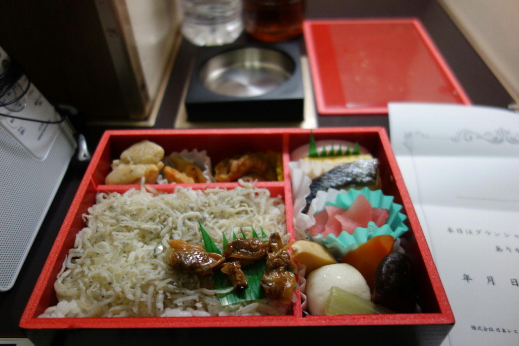 食堂車で購入したグランシャリオ弁当（中身）