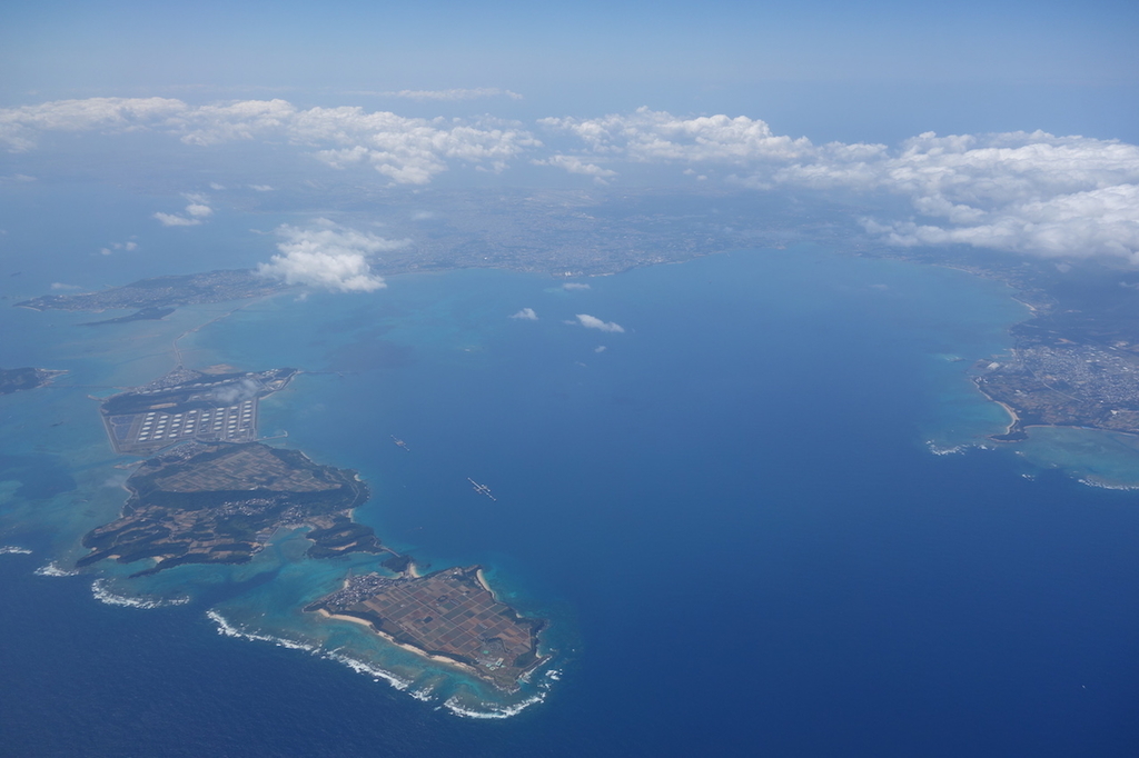 ANA765便から見た着陸直前の沖縄上空（平成30年3月27日）