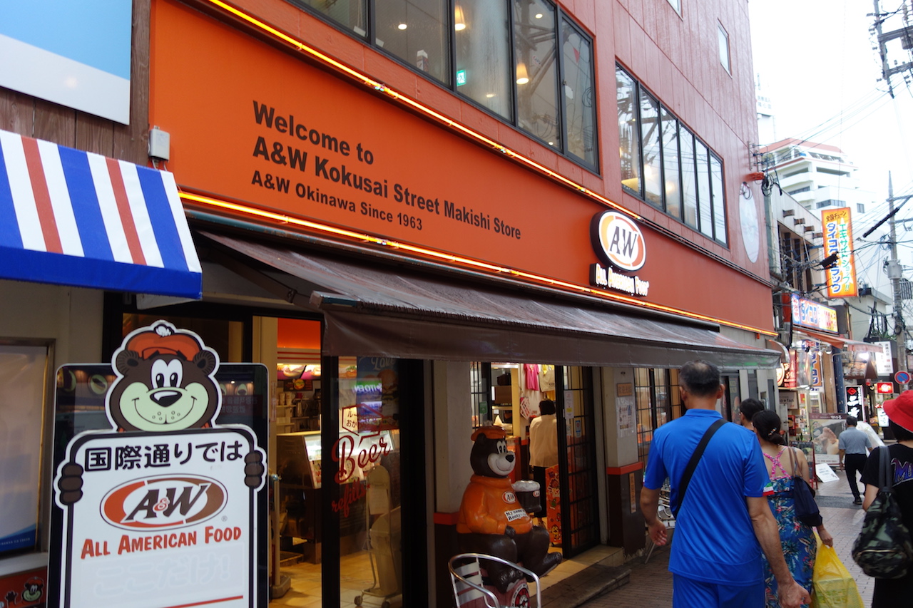 那覇市の国際通り（A&amp;W）