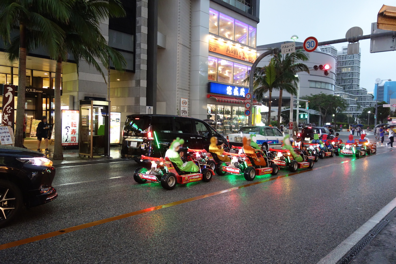 那覇市の国際通り（カート）