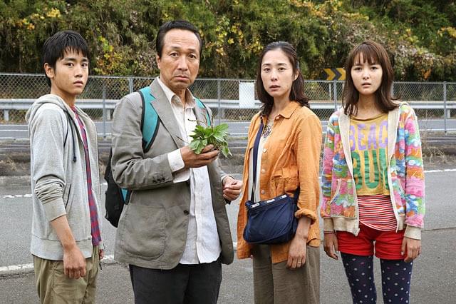 鈴木一家が並んだ画像