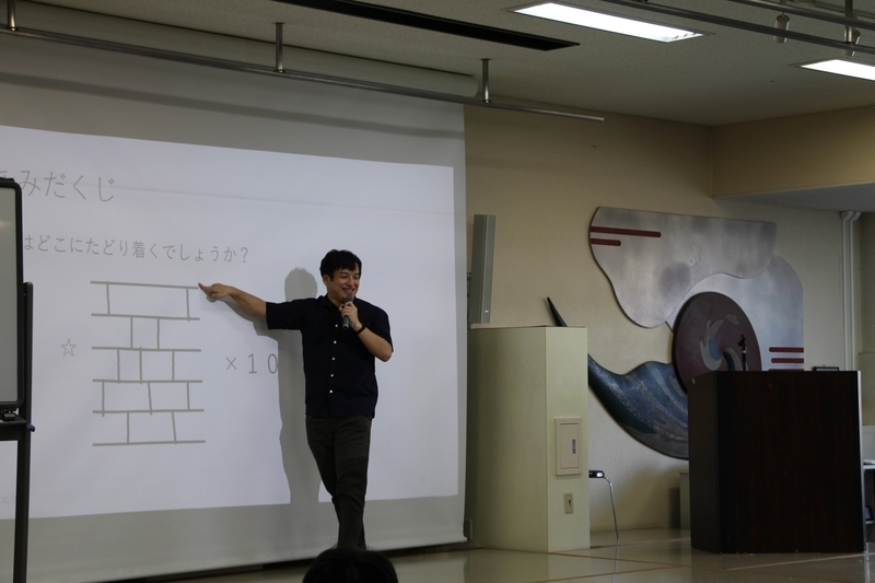 母校の筑駒で公演をする高橋さん