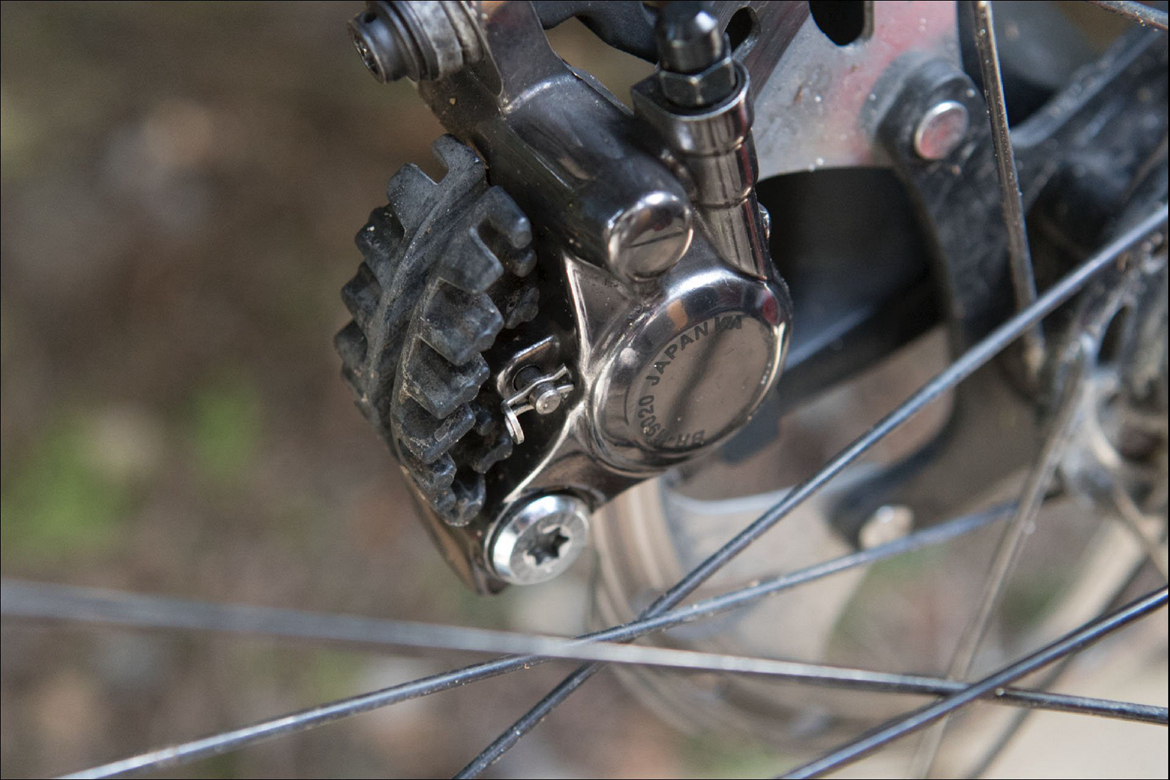 ディスクブレーキキャリパーの清掃方法を教えてください - カーボン