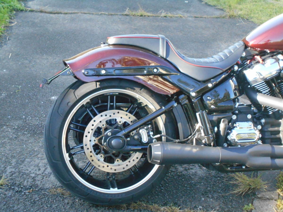 FXBRS 114 M8 ブレイクアウト Thunder Bike製 AirSuspension