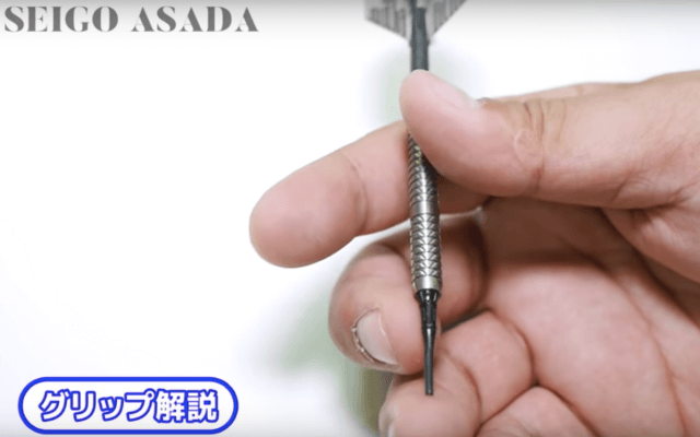 ダーツプロ浅田斉吾のグリップの回転前