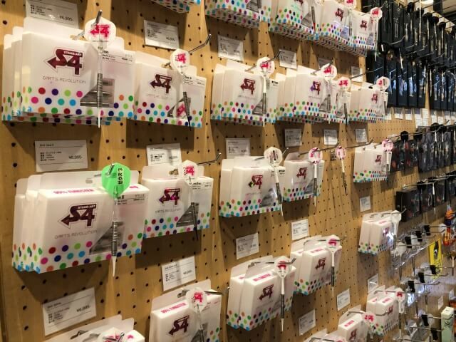 池袋TDSのエスダーツ実店舗のS4試し投げ