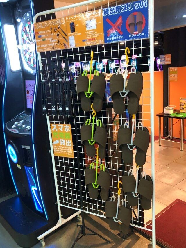 池袋TDSの貸出用スリッパやスマホスタンド