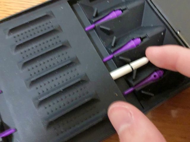 カメオのダーツケースストリームの裏技でシャフトを予備に保管