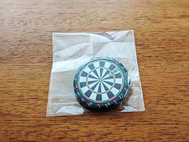 エスダーツの缶バッチ