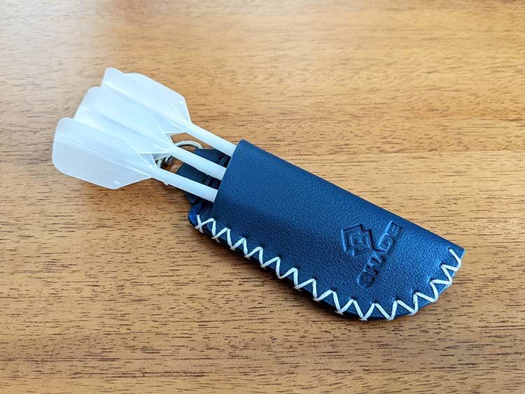 シェイドのネックストラップダーツケースにマイダーツを収納