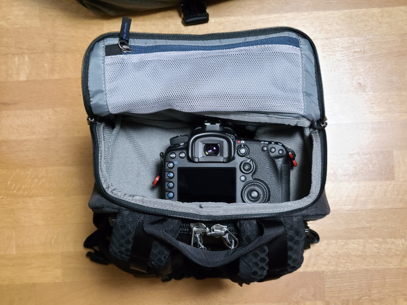 【ジャンク品】Canon EOS40D ２台【カメラバッグ付き】 ジャンク品】Canon EOS40D 2台【カメラバッグ付き】