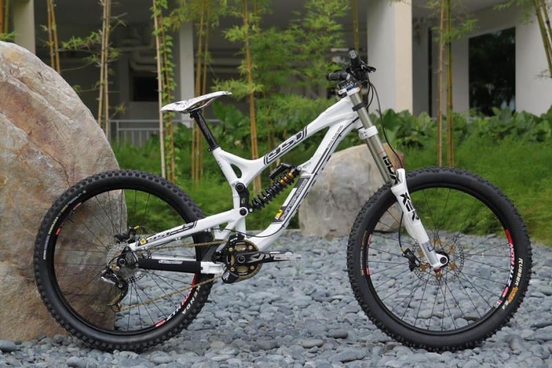 Amazing MTB 2011 Intense M9 & 951 - 休日モード