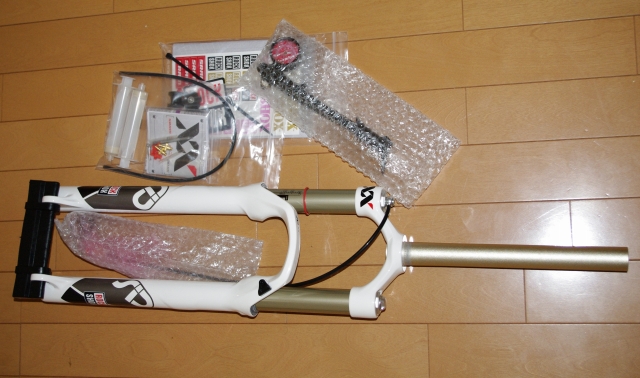 ROCK SHOCKS 二井原実 Amazon | RockShox Yari RC サスペンションフォーク - 27.5