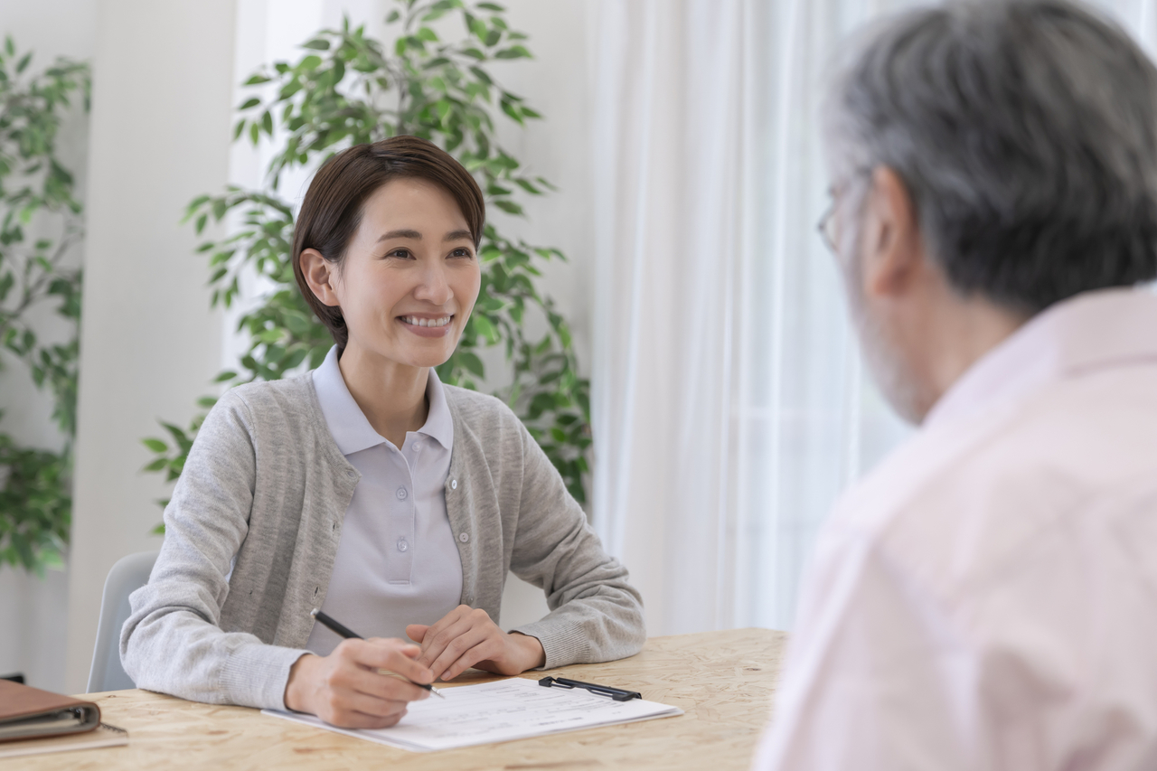 認知症でもショートステイを利用できるのか？利用条件やショートステイを選ぶメリットとデメリットをご紹介します！ 介護の専門家に無料で相談「安心介護」介護の基礎知識