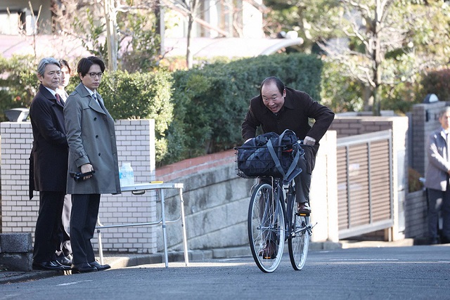 黒木華　自転車 イチケイのカラス ⑥ - anttiorbの映画、映像の世界