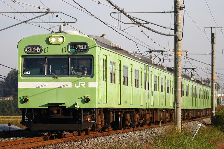 トミックスから出る103系（西日本仕様・黒サッシ・ウグイス）で遊ぼう