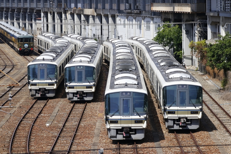 転属を控えて…。宮原に集まった221系たち - 安全側線だいありー3