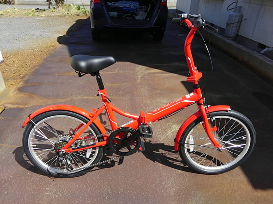 届いた折り畳み自転車の写真