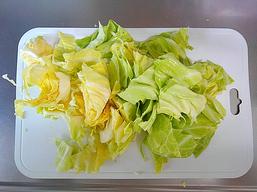 食べやすい大きさに切ったキャベツの写真