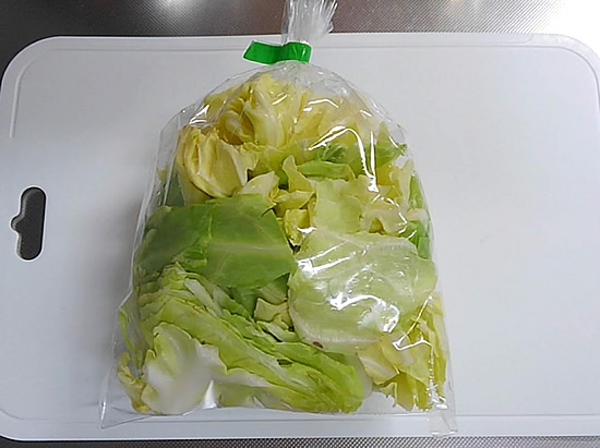 売られていたカット済みキャベツの写真