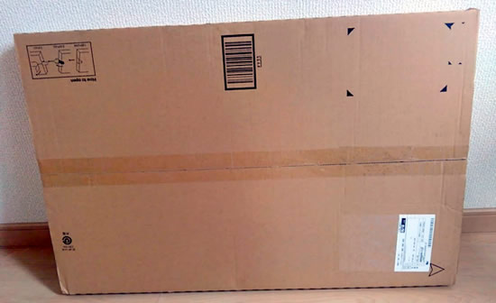アマゾンから届いた段ボール箱梱包の浴室内マットの写真