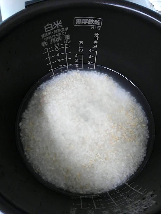 米一合にもち麦50gを入れた写真