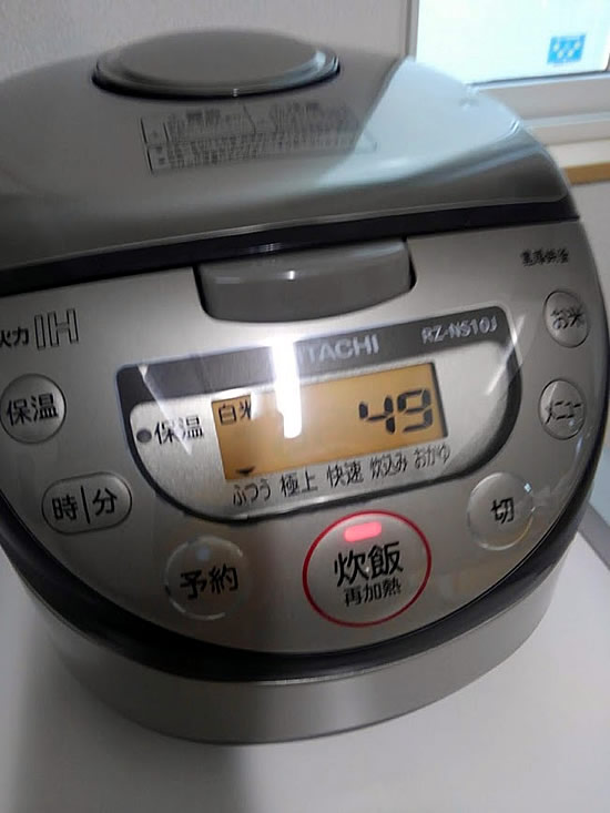 白米、普通炊きで炊飯ジャーのスイッチオンした写真