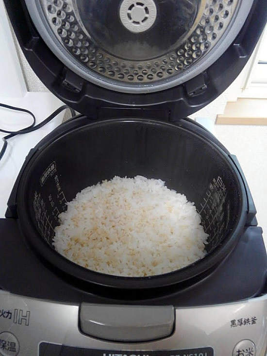 もち麦入りご飯が炊きあがった写真