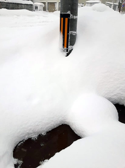 道路に積もった雪の写真01