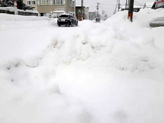 道路に積もった雪の写真03