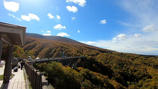 城ヶ倉大橋の紅葉