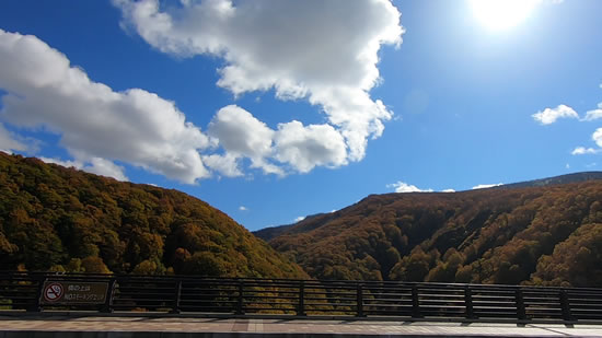 城ヶ倉大橋の紅葉